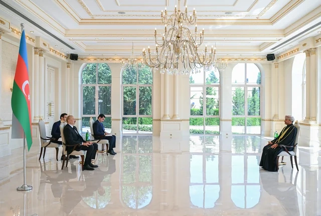 İlham Əliyev Omanın Azərbaycana yeni təyin olunmuş səfirinin etimadnaməsini qəbul edib - FOTO