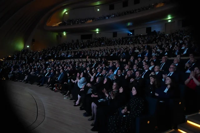 "44" bədii filminin premyerası baş tutub: Arzu Əliyeva və Alyona Əliyeva təqdimatda iştirak ediblər - Foto