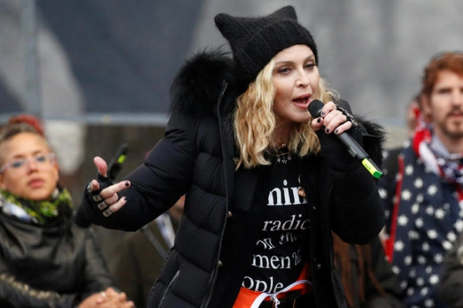 Madonna etirazçılara səsləndi: Dualarım sizinlədir…