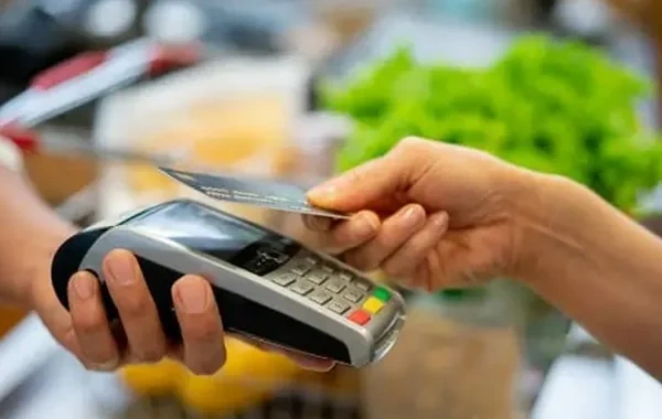 Mingəçevir xəstəxanasında oğurluq: Palata yoldaşının kartını götürüb marketlərdə xərclədi