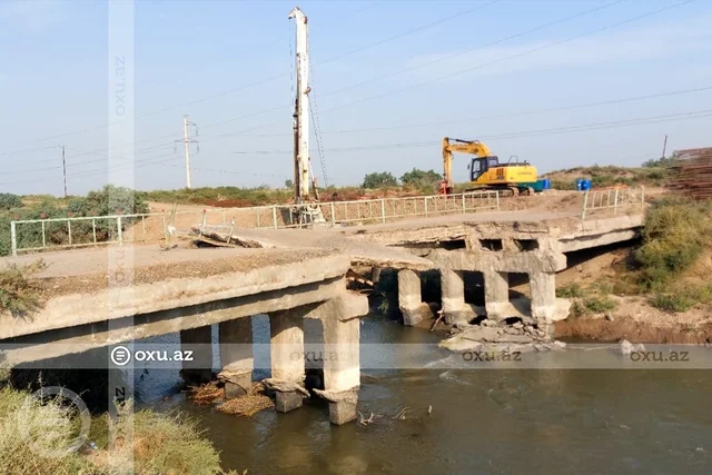 Sabirabadda uçan körpü bərpa olunur - FOTO