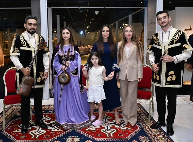 Leyla Əliyeva Müqəddəs Taxt-Tacda Azərbaycan xalçaları sərgisinin açılışında iştirak edib - FOTO