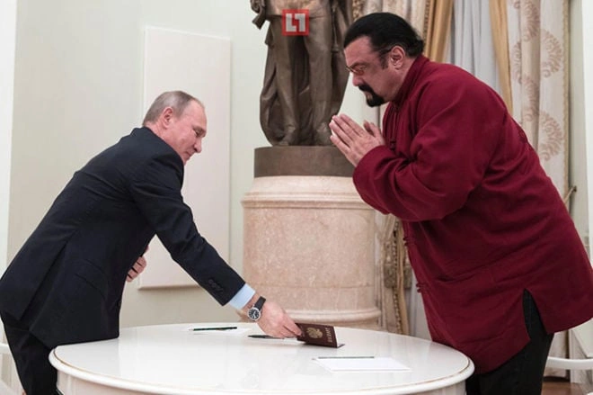 Stiven Siqal Putini qəhrəmanı hesab edir