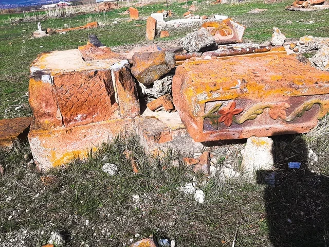 Ermənistanın vandalizm siyasəti: Azərbaycan qəbiristanlıqlarının acı taleyi - FOTO