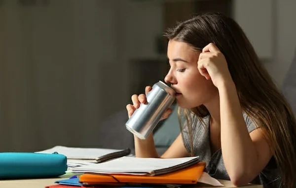Həyəcan təbili: Uşaqlar arasında energetik içki istifadəsi artır