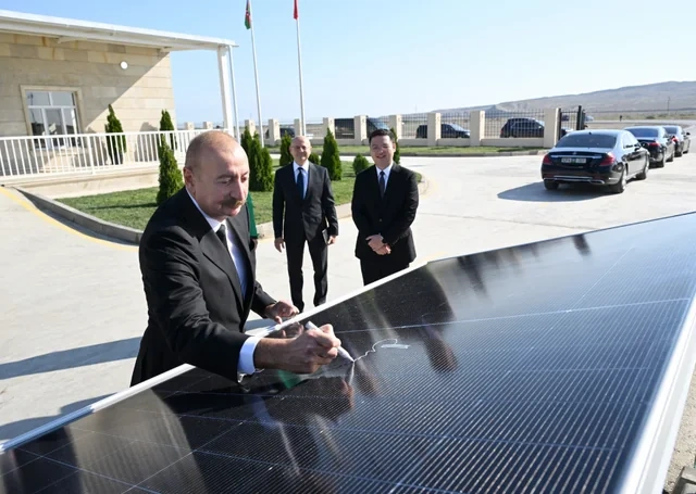 İlham Əliyev "Qobustan" Günəş Elektrik Stansiyasının açılışında iştirak edib - FOTO