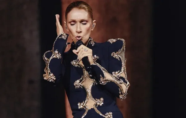 Məşhur müğənni Selin Dion konsert zamanı səhnədə yıxıldı - Video