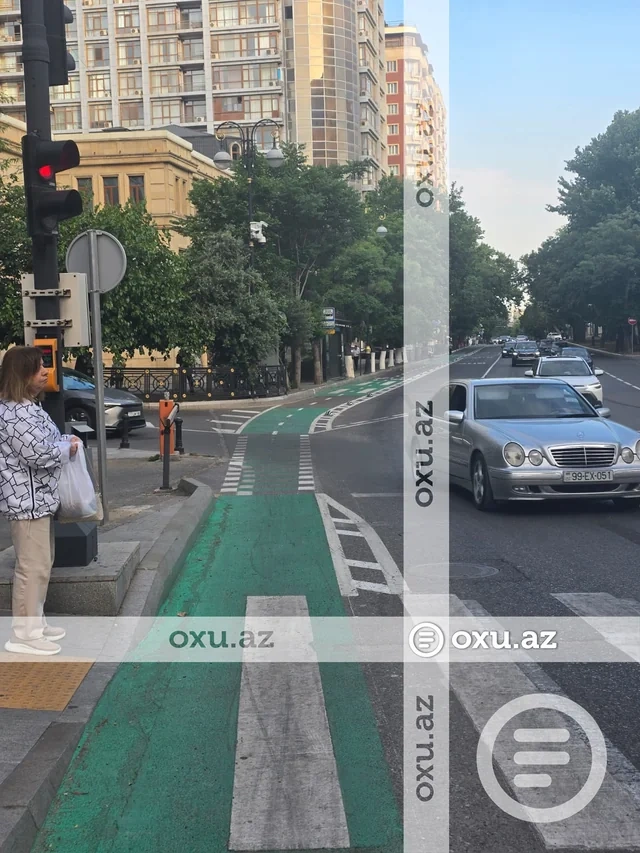 Bakıda velosiped zolağı ilə bağlı narazılıq: "Qəza riski yaranır" - FOTO