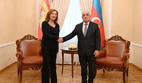 Əli Əsədov Armenqolla görüşdü, başsağlığı verdi
