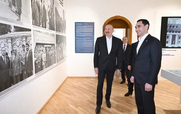 İlham Əliyev Sərdar Berdiməhəmmədovla Şuşada "Heydər Əliyev və Qarabağ" sərgisi ilə tanış olublar - FOTO