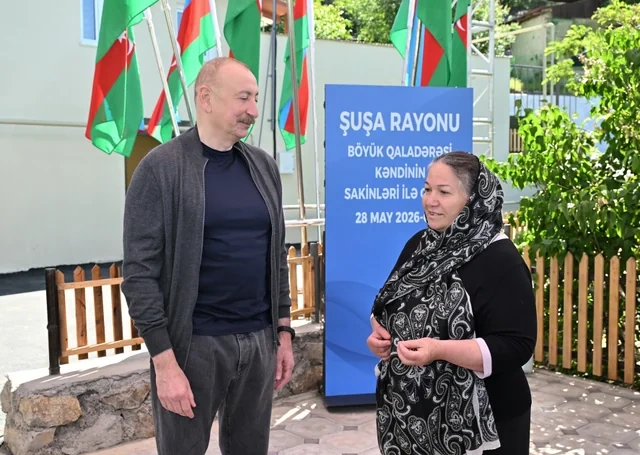 İlham Əliyev Şuşanın Böyük Qaladərəsi kəndində görülən işlərlə tanış olub, sakinlərlə görüşüb