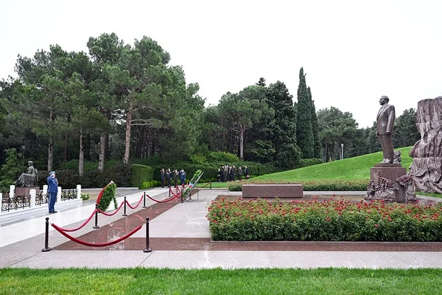 Müdafiə naziri Slovakiyanın nümayəndə heyəti ilə müzakirələr apardı - Foto