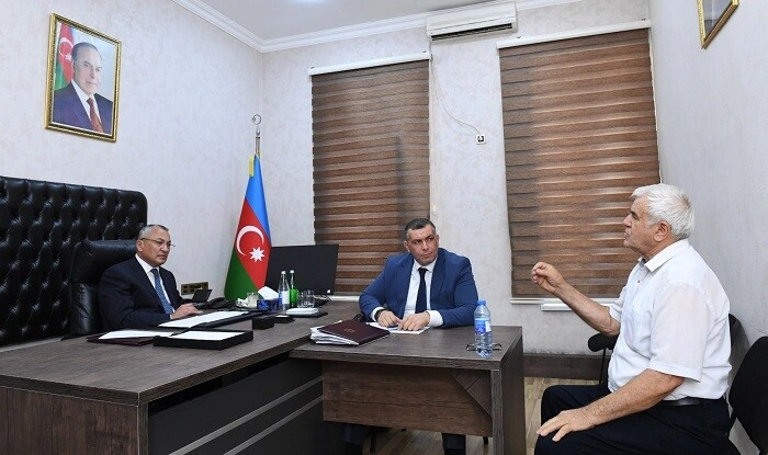 Rövşən Rzayev vətəndaşları qəbul etdi