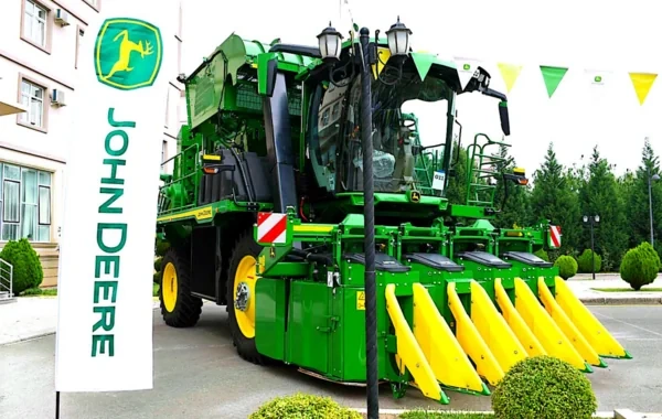 "John Deere"in yeni nəsil pambıqyığan kombaynları təqdim olunub