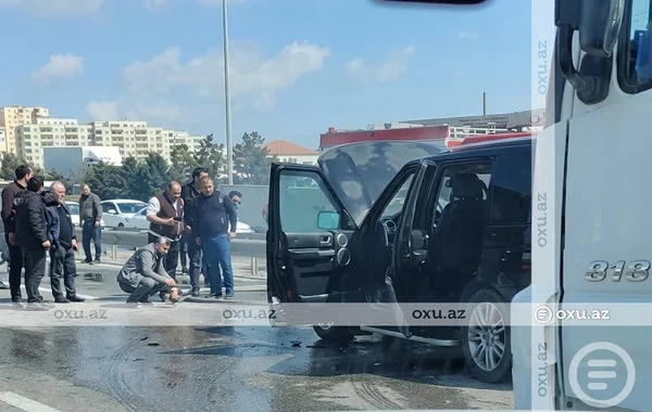 Bakı Kənar Dairəvi yolunda avtomobil YANDI, sıxlıq yarandı - VİDEO