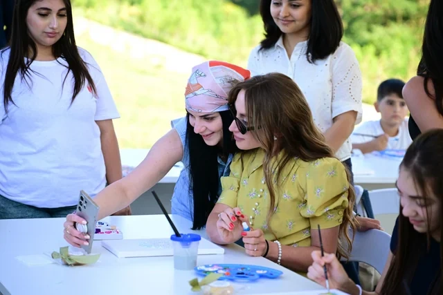 Leyla Əliyeva və Alyona Əliyeva Xeyirxahlıq Festivalında iştirak ediblər - FOTO
