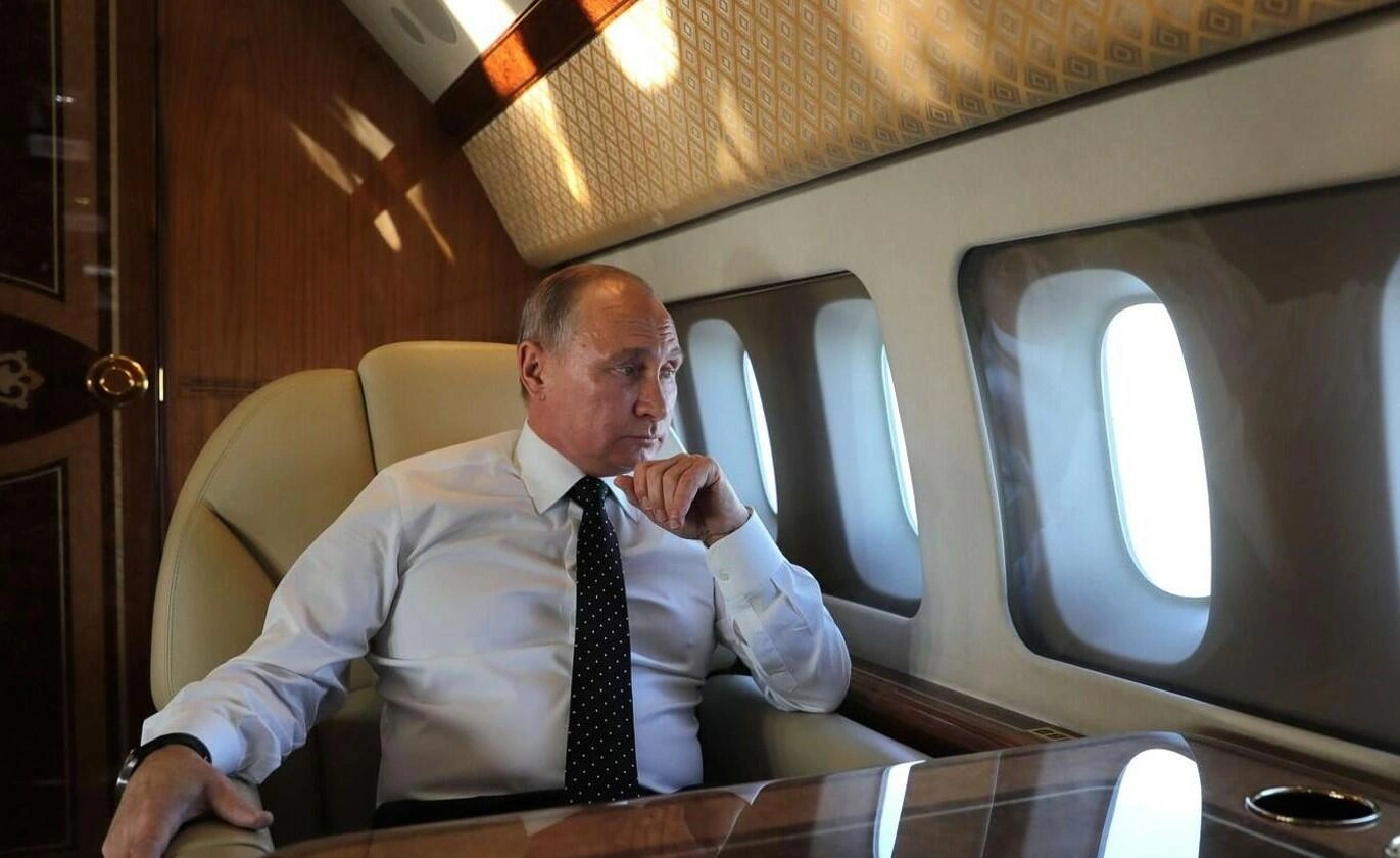 Putin ölkəyə daxil olarkən qırıcılarla müşayət olundu