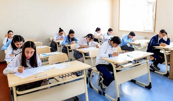 Bu gün 53 minə yaxın şagird buraxılış imtahanı verdi