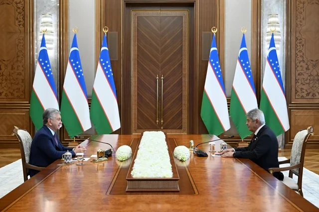 Azərbaycanlı səfir Özbəkistanda ordenlə təltif edildi - FOTO