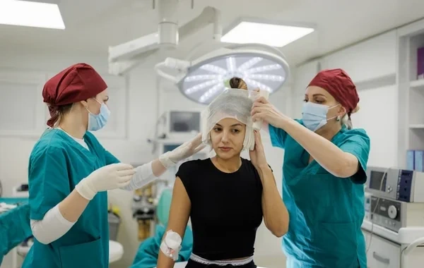 Asiyada yeni estetik çılğınlıq: "Elf qulaqları" trendə çevrilir - FOTO