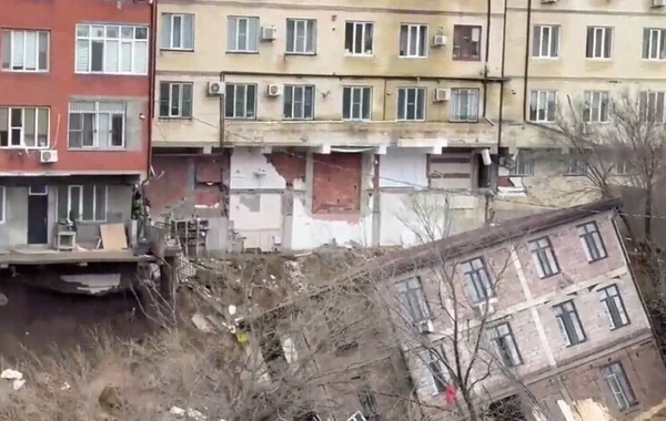 Mahaçqalada iki çoxmənzilli bina çökdü