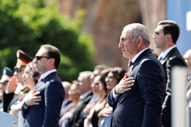 İran bir əllə Ermənistana görə "qırmızı xətt" çəkir, o biri ilə Azərbaycanın ətəyindən yapışır - FOTO