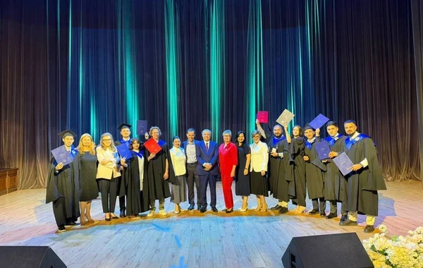 Azərbaycan və Rusiya ali məktəblərinin ortaq layihəsi: Gənc menecerlər məzun oldular - FOTO