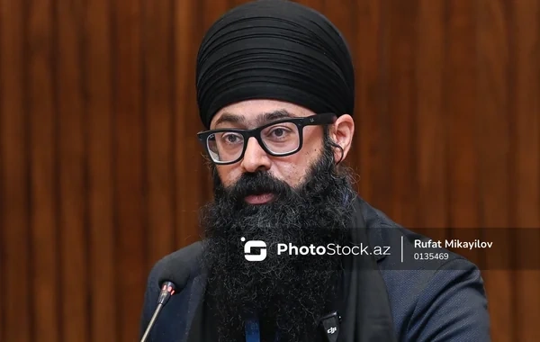 Bual Moninder Sinqh: "Dekolonizasiya xalqların öz tarixini və həqiqətlərini özlərinin danışmaq hüququnun bərpasıdır"
