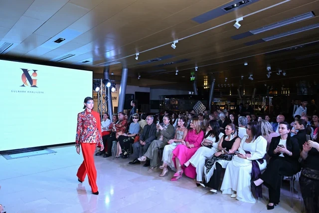 Azərbaycan Milli Xalça Muzeyində "Zamanın naxışları" moda nümayişi təşkil olunub - FOTO