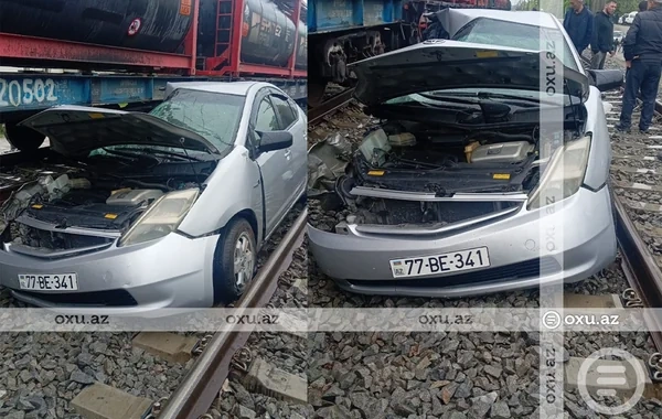 Xaçmazda minik avtomobili lokomotivlə toqquşdu - FOTO
