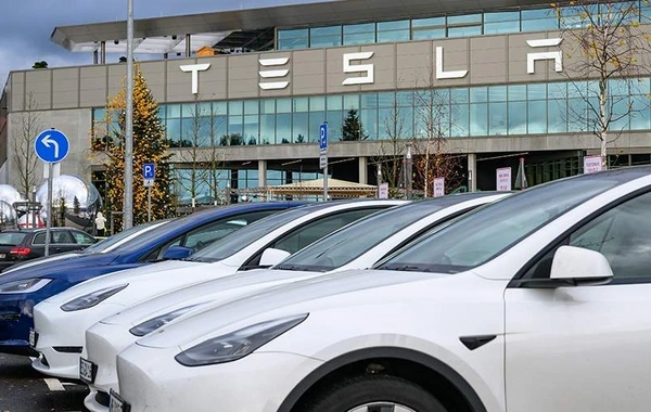 "Tesla" liderliyini itirdi - Elektromobil satışında Çin şirkəti önə çıxıb