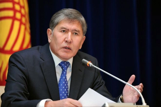 Atambayev bütün dövlət mükafatlarından məhrum edildi