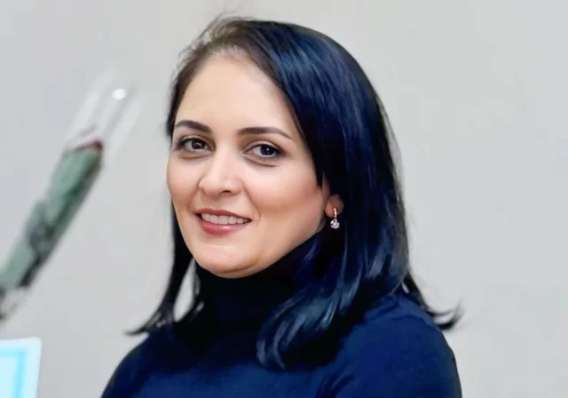 Universitetlər xarici dil müəllimliyində yerləri AZALDIR: Nə baş verir? - FOTO