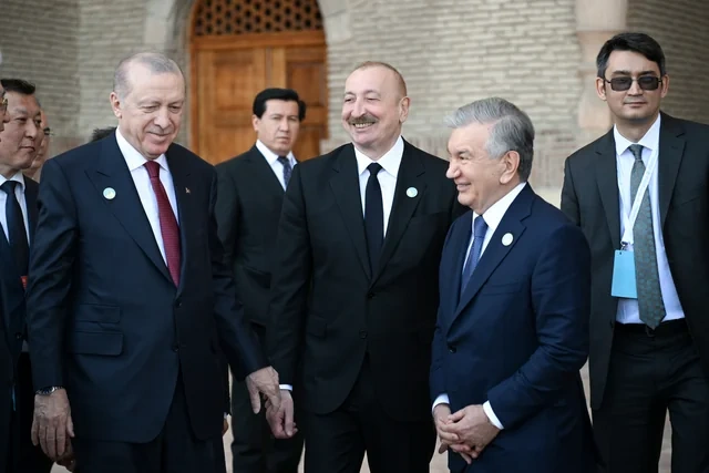 Türküstanda günə damğa vuran kadrlar - FOTO