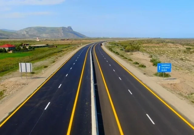 Azərbaycanın nəqliyyat infrastrukturunda yeni dövrün başlanğıcı: Ödənişli yollar effektlidirmi? - Foto