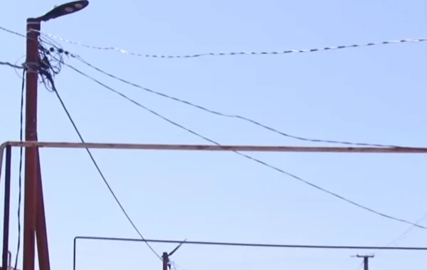 Sumqayıtda əyilmiş elektrik dirəkləri problemi ilə bağlı rəsmi AÇIQLAMA - VİDEO
