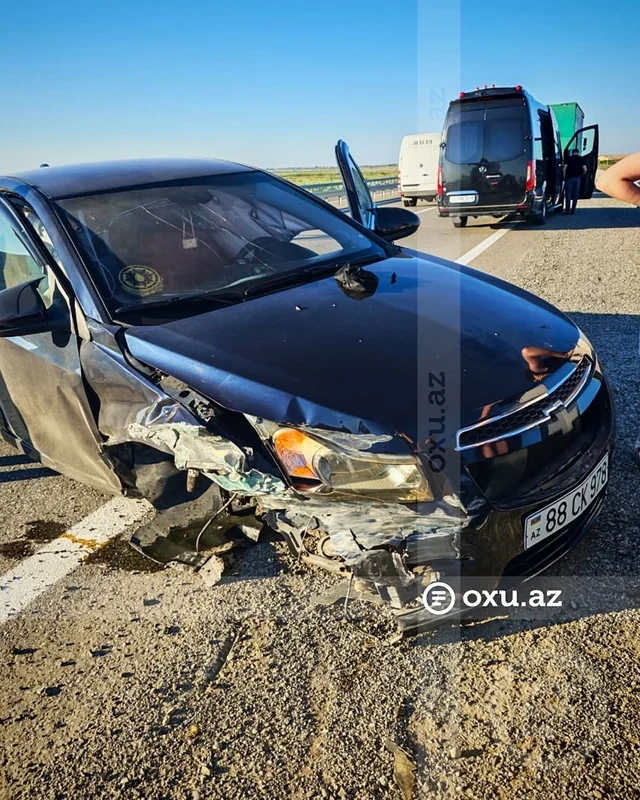 Salyan-Bakı yolunda qəza: "Chevrolet" qəzaya uğradı, qadın sürücü xəsarət aldı - FOTO - VİDEO