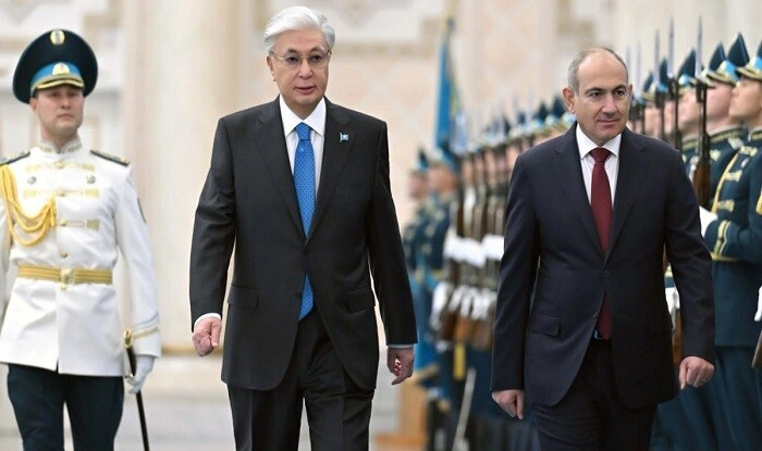 Tokayev Paşinyanı təbrik etdi