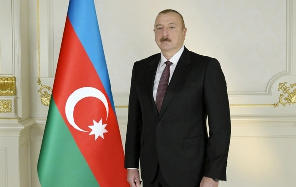 İlham Əliyev Tbilisidə Qəhrəmanlar Memorialını ziyarət edib