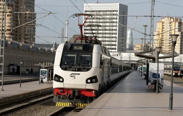 Bakıdan Tbilisiyə yeni qatar reysləri: Qiymətlər düşdü, bəs sıxlıq azalacaq? - Foto