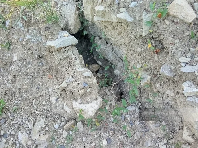 İsmayıllıda torpaq sürüşməsi olub, üç ailənin yaşadığı ev yararsız vəziyyətə düşüb - FOTO