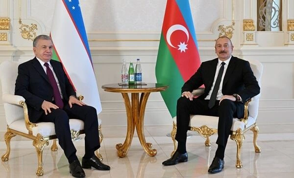 İlham Əliyev Mirziyayevlə danışdı