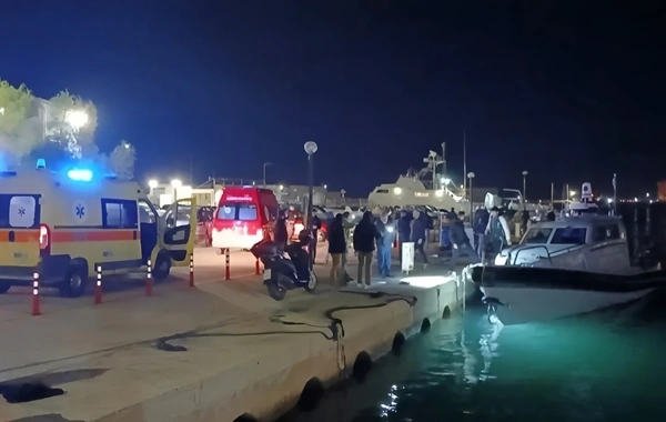 Yunanıstanda qanunsuz miqrantları daşıyan kater saxlanılarkən beş nəfər ölüb