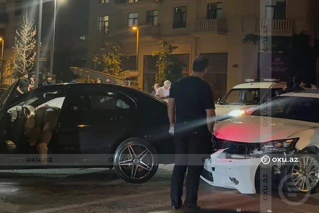 Bakıda iki avtomobil toqquşub - VİDEO