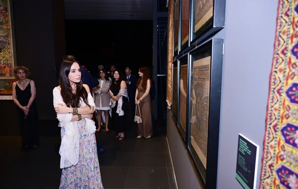 Leyla Əliyeva Budapeştdə "Azərbaycan xalçaları – ənənədən müasir incəsənətə" sərgisinin təqdimatında iştirak edib - FOTO
