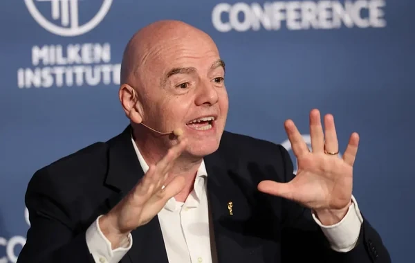 FIFA prezidenti DÇ finalına iki milyon dollara bilet alanlara nə vəd etdi?