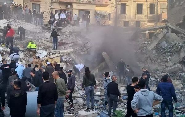 Livanda beşmərtəbəli binanın uçması nəticəsində altı nəfər həlak olub